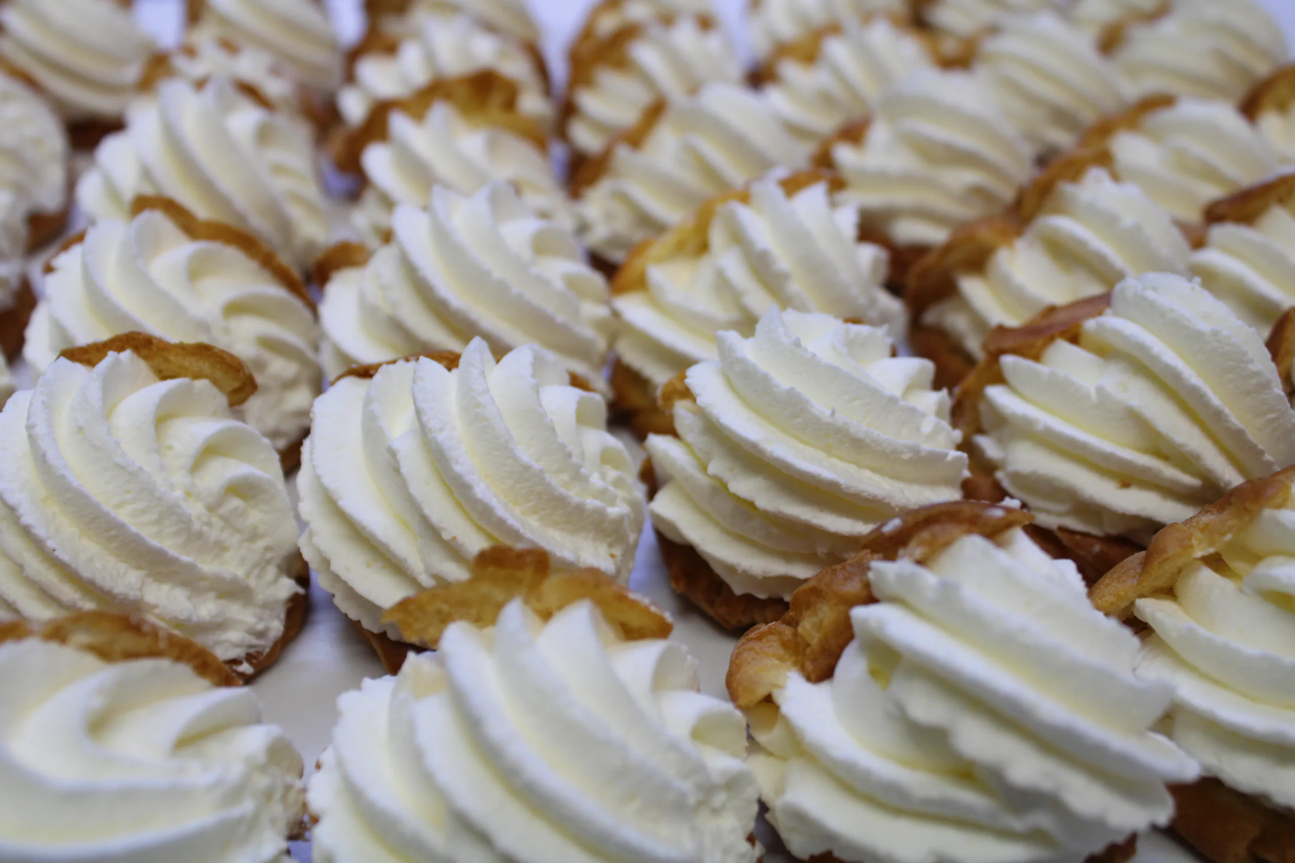 Buñuelos rellenos de nata
