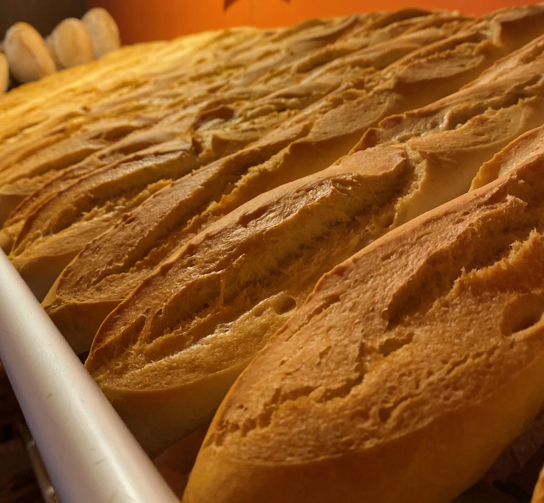 Barras de pan recién horneadas